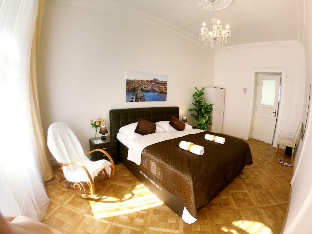 Dvoulůžkový pokoj Deluxe s manželskou postelí